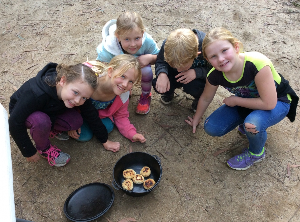 Students making damper in a camp oven on a Present and Past Family Life program